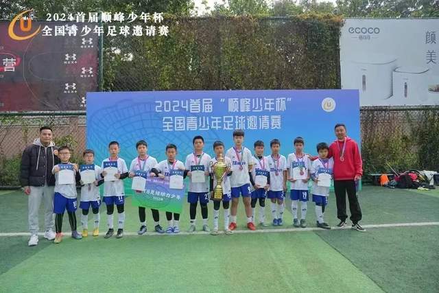 姆巴佩在伯纳乌首秀中获球迷欢呼